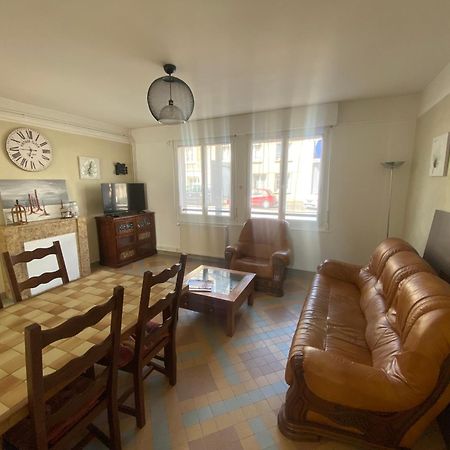 Gite Iaorana - Maison En Centre Ville Valognes Zewnętrze zdjęcie